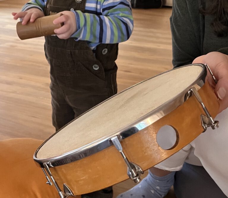 Read more about the article Musiziertreff für Eltern mit ihren Kindern